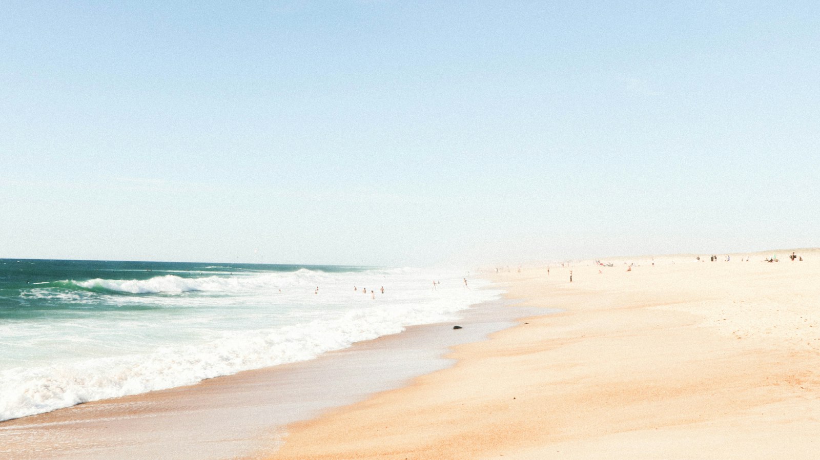 Plage et vagues de la côte atlantique, illustration du secteur de la côte landaise