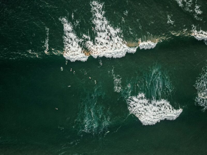 Vue aérienne des vagues de l’océan